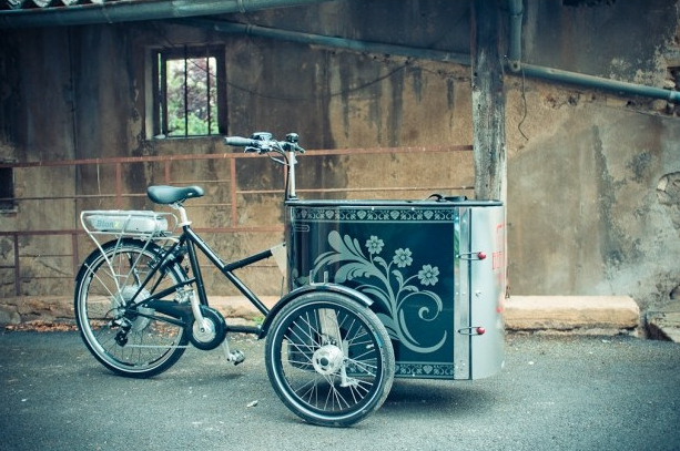 Bâche noire pour triporteur Nihola - Magasins de vélos électriques